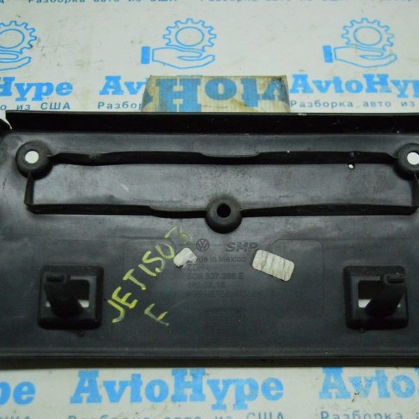 Площадка под номер VW Jetta 11-18 USA (03) трещины 5C6-807-284-A