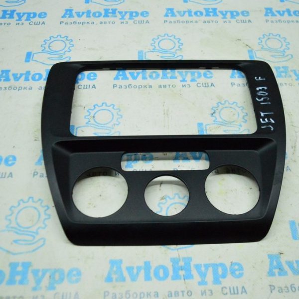 Обрамление под большой монитор VW Jetta 11-18 USA (03) 5C6858069C