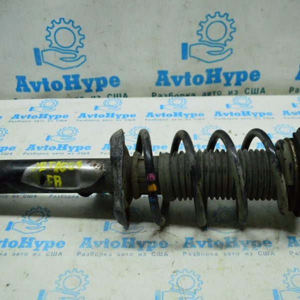 Стойка амортизатора в сборе перед прав VW Jetta 11-18 USA (03) 5c0400054b