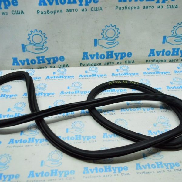 Уплотнитель дверного проема зад прав VW Jetta 11-18 USA 5C6-867-914-J-9B9