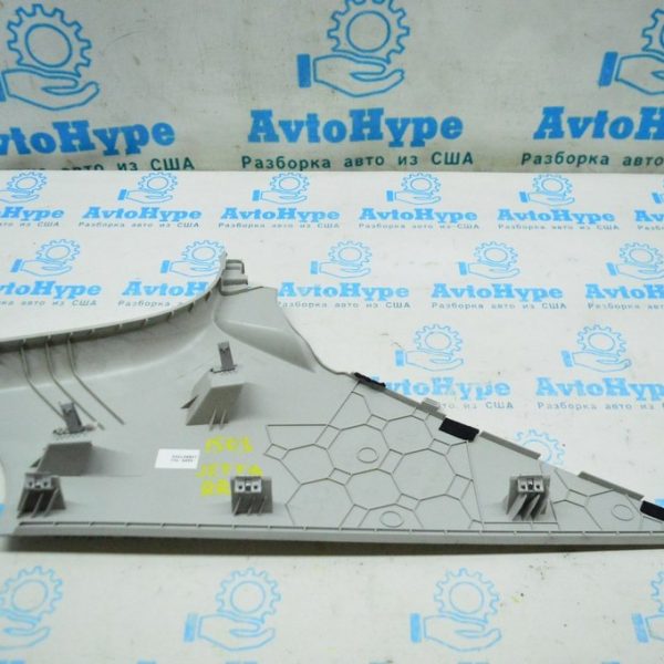 Накладка задней стойки правая VW Jetta 11-18 USA серая 5C6-867-288-F-Y20