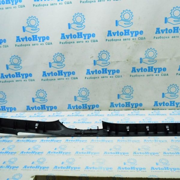 Накладка порога внутренняя прав VW Jetta 11-18 USA черн 5C6-853-372-82V