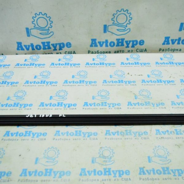 Уплотнитель стекла перед лев VW Jetta 11-18 USA вдоль стекла