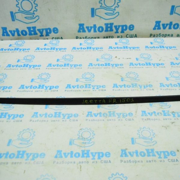 Молдинг лобового стекла прав VW Jetta 15-18 USA 5C6-854-328-C-5AP