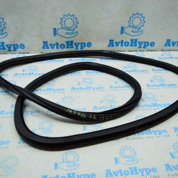 Уплотнитель дверного проема перед прав VW Jetta 11-18 USA 5C6-867-912-J-9B9