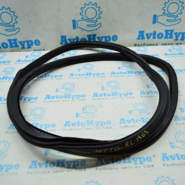 Уплотнитель дверного проема зад лев VW Jetta 11-18 USA 5C6-867-913-J-9B9