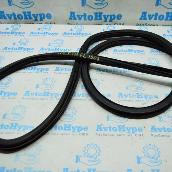 Уплотнитель дверного проема перед лев VW Jetta 11-18 USA 5C6-867-911-J-9B9