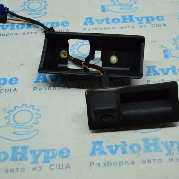 Камера заднего вида VW Jetta 15-18 USA с ручкой открытия багажника 5C6-827-566-F