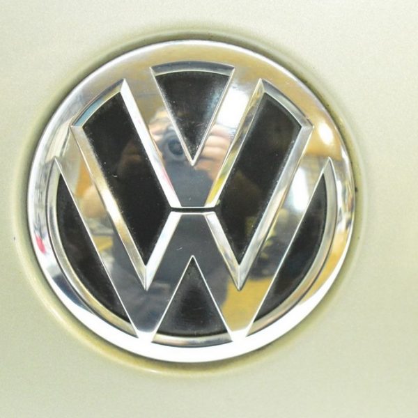 Эмблема значок VW крышки багажника VW Jetta 11-18 USA 5C6853630DLIP