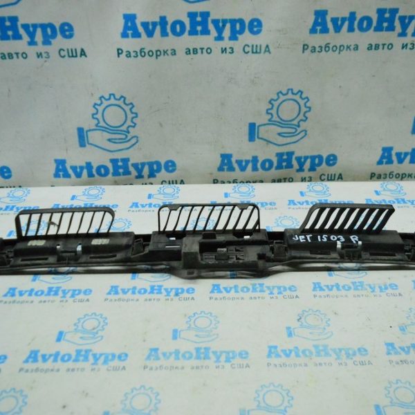 Крепление заднего бампера центр VW Jetta 15-18 USA 5C6-807-863-B