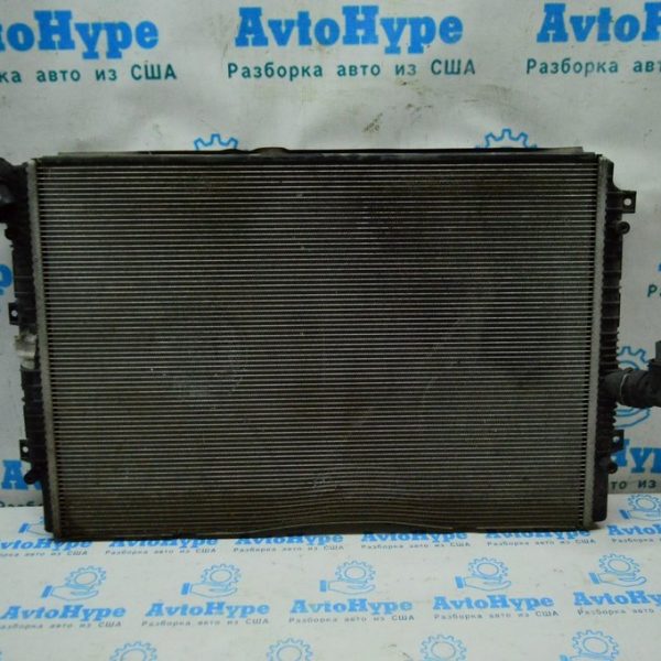 Радиатор охлаждения (вода) VW Jetta 14-18 USA 1.8T 2.0T (03) немного прижат снизу