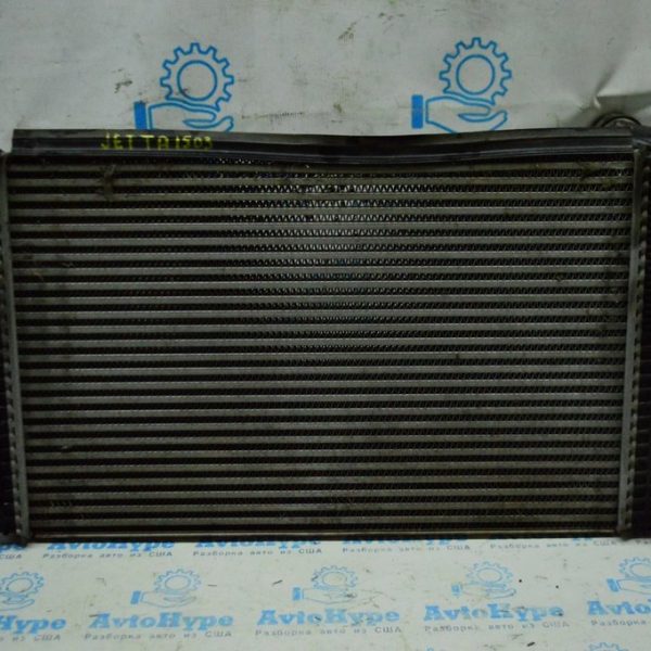 Крепление интеркулера лев VW Jetta 11-16 USA 1K0121367P