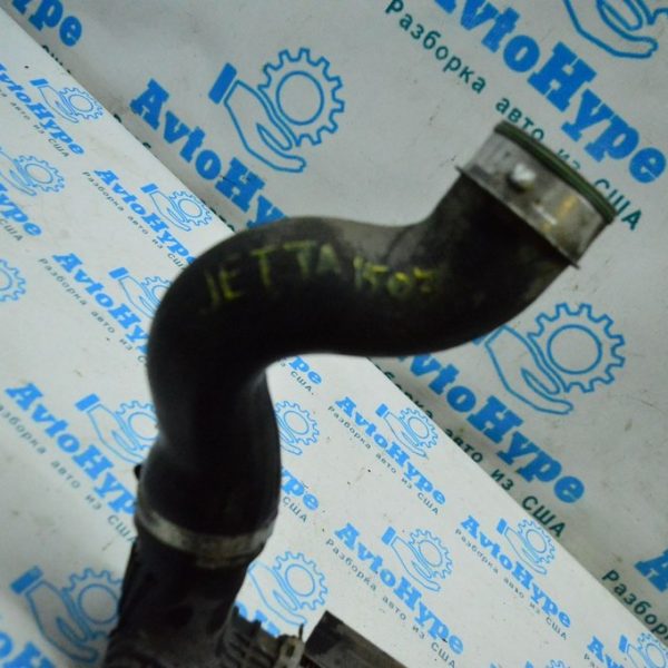 Патрубок интеркулера прав низ VW Jetta 11-18 USA 1.8T 1K0-145-832-AT