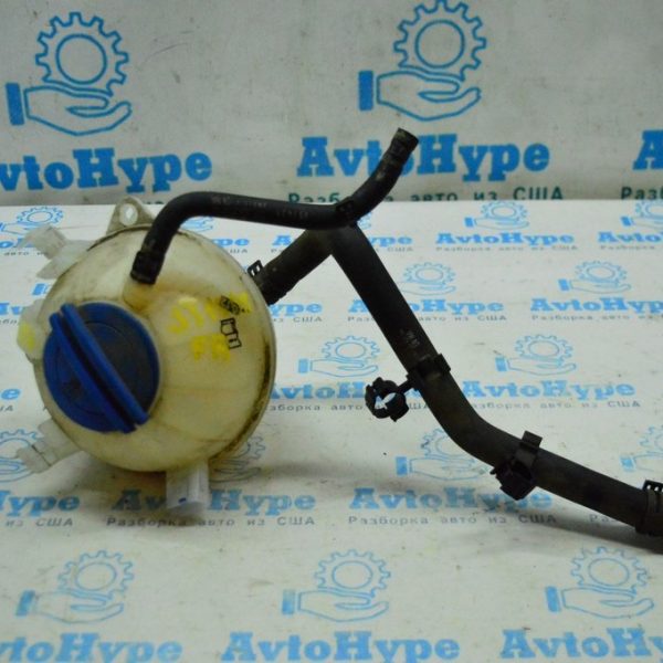 Патрубок системы охлаждения с расширительного бачка второй  VW Jetta 11-18 USA 5c0121109d