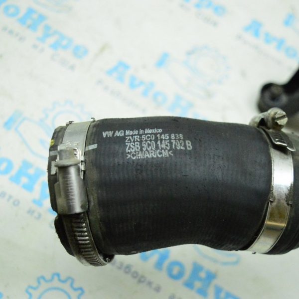 Патрубок интеркулера лев низ VW Jetta 11-18 USA 1.8T (03) 5C0-145-834