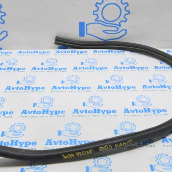 Уплотнитель решетки дворников центр VW Jetta 19- 17A823723