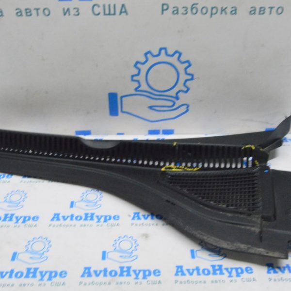 Решетка дворников (пластик) лев VW Jetta 19- (02) трещины 17B-819-403-A-9B9