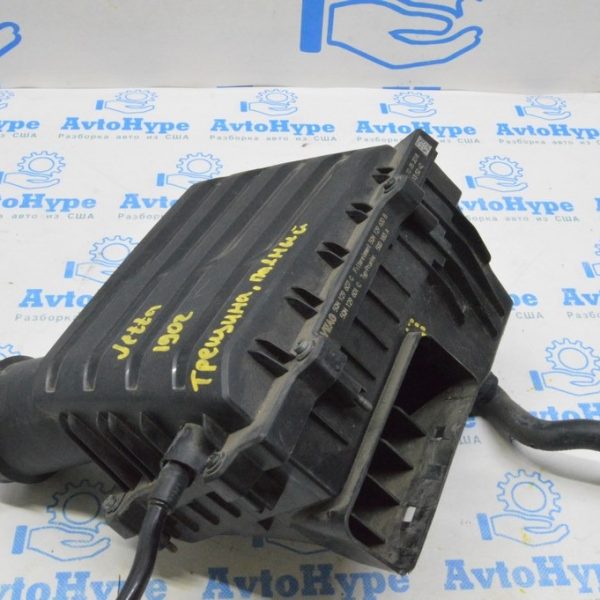 Корпус воздушного фильтра VW Jetta 19- (02) треснут, паяный 5QM129607C