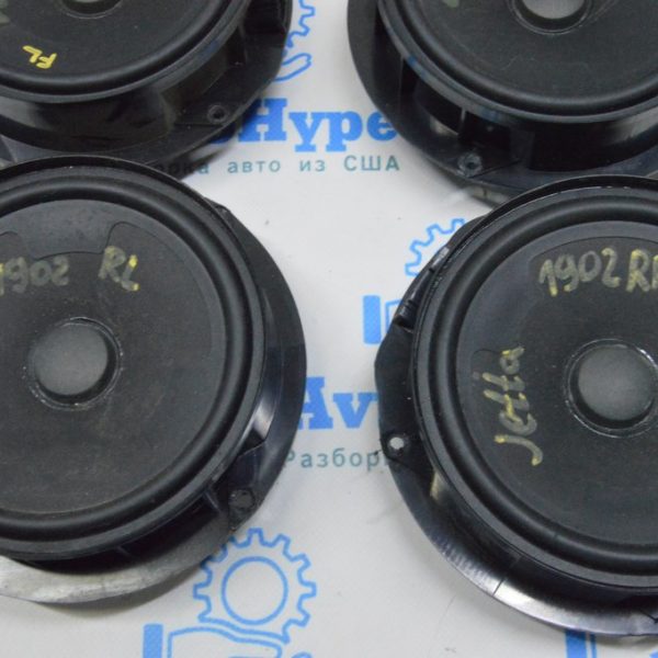 Динамик зад лев VW Jetta 19- 17A-035-710