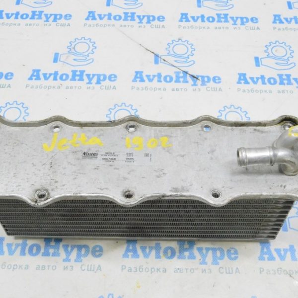 Интеркулер VW Jetta 19- (02) примята трубка 04E145749F