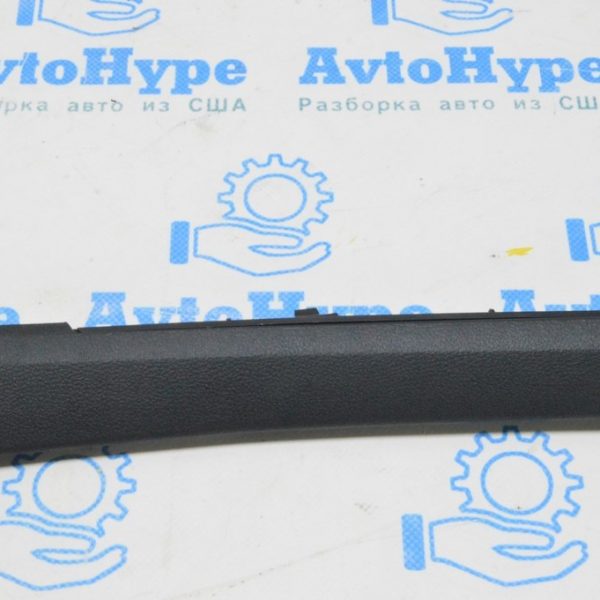 Накладка передней стойки левая средняя VW Jetta 19- черн 17A-868-223-82V