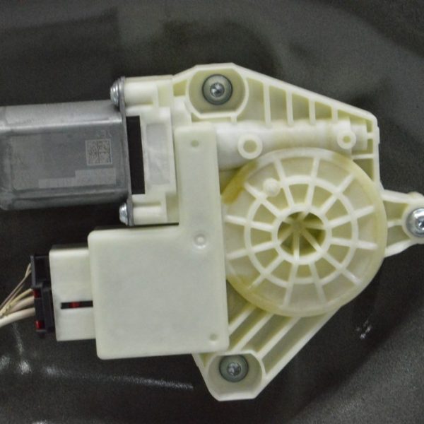 Стеклоподъемник с мотором зад лев VW Jetta 19- 17A839461C