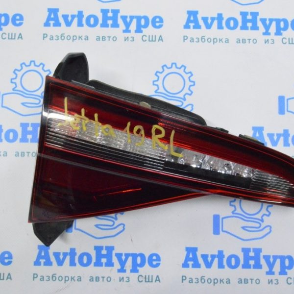 Фонарь внутренний (крышка багажника) левый VW Jetta 19- (02) 17A945093