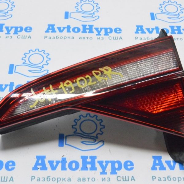 Фонарь внутренний (крышка багажника) правый VW Jetta 19- (02) 17A945094