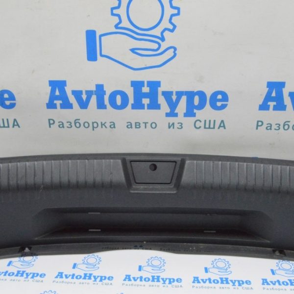 Накладка проема багажника VW Jetta 19- (02) царапины 17A86345982V