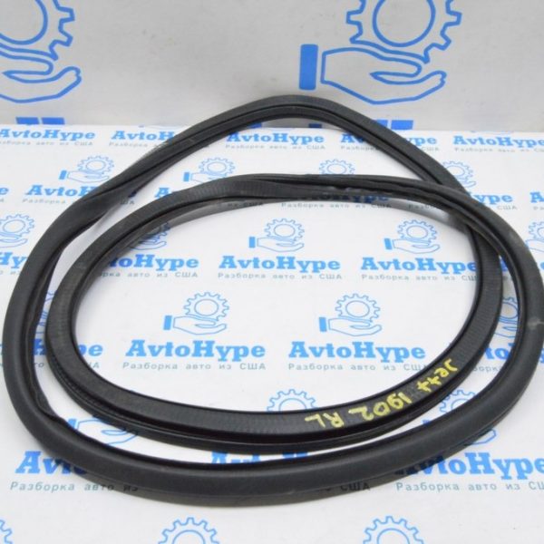 Уплотнитель дверного проема зад лев VW Jetta 19- 17A867913A