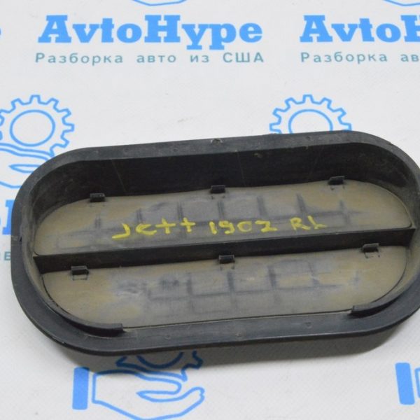 Щиток вентиляции левый VW Jetta 19- 6R0-819-465-C