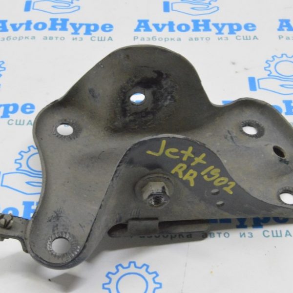 Кронштейн задней балки правый VW Jetta 19-24 5QM501546