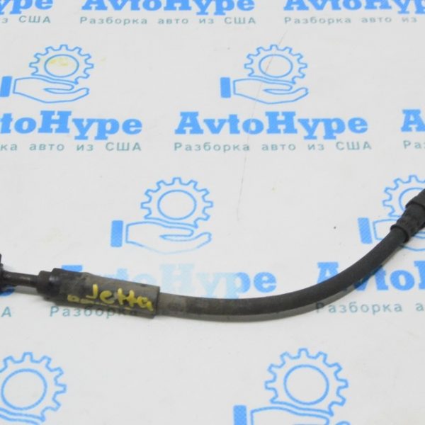 Шланг тормозной задний правый VW Jetta 19-24 под балку 5QM611775F