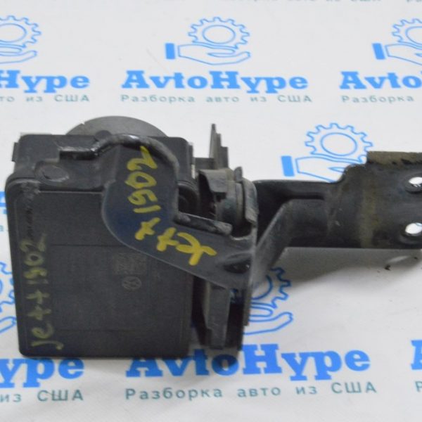 Кронштейн блока ABS VW Jetta 19-24 верхний 5Q0614235