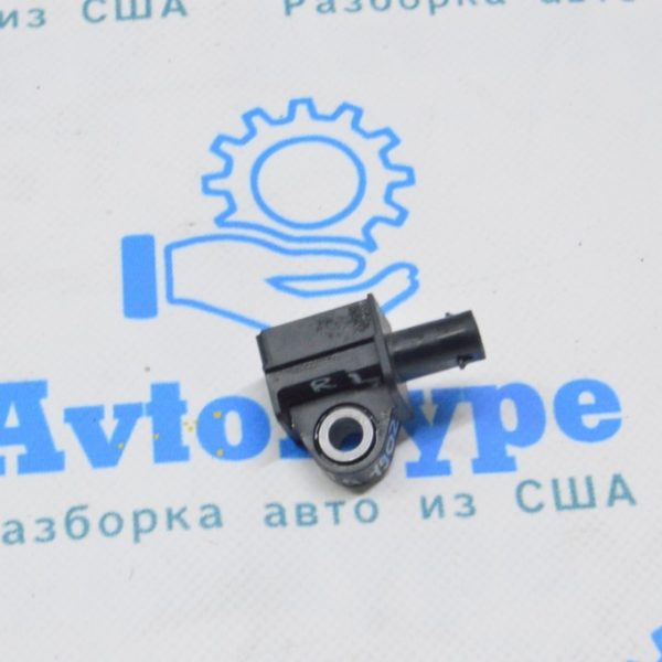 Датчик подушки безопасности задний лев VW Jetta 19- 5Q0959651B