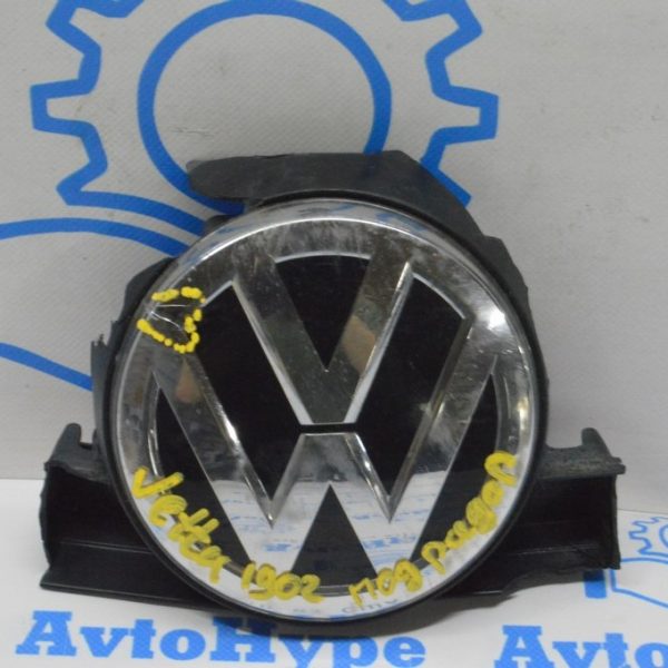 Эмблема передняя VW Jetta 19- под дистроник (02) трещины на стекле 3G0-853-601-A-JZA
