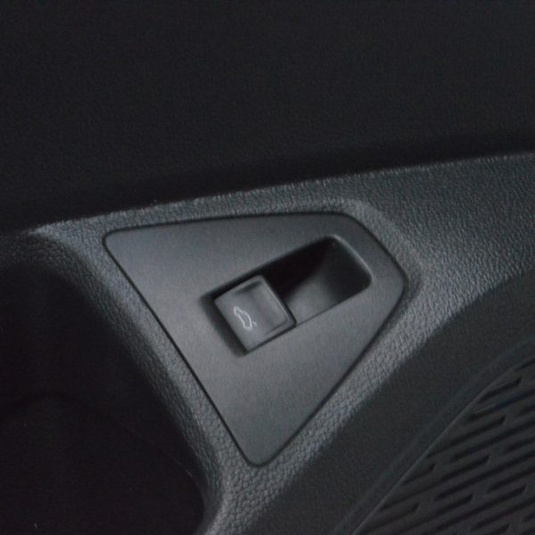 Кнопка открывания крышки багажника VW Jetta 19-24 салонная 3G0959831WHS