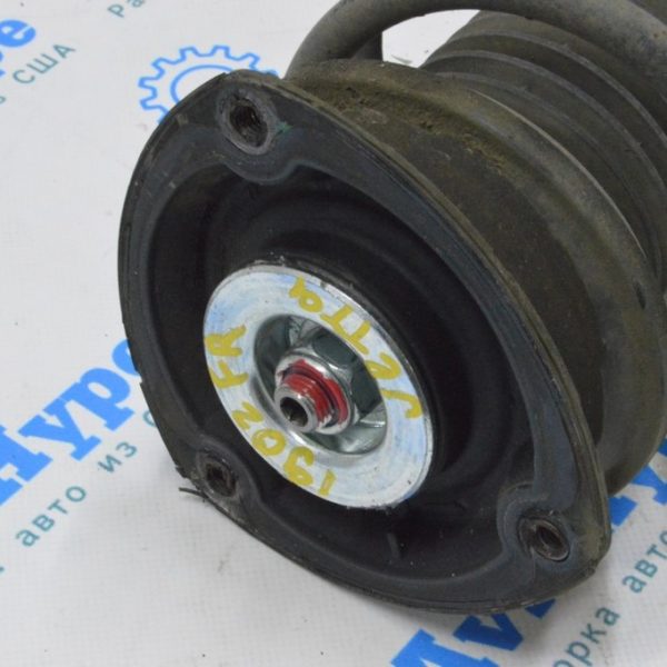 Опора амортизатора перед прав VW Jetta 19- (02) 5Q0412331E