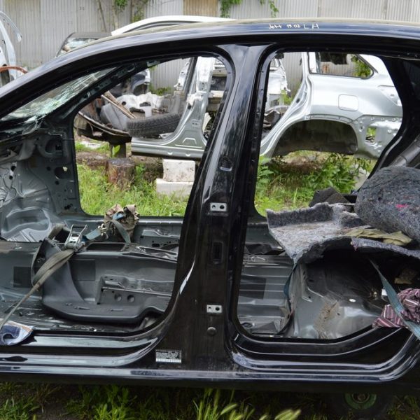 Стойка кузовная центральная левая VW Jetta 19- (02) черная 17A-809-219-C