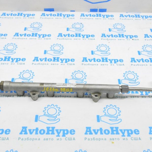 Топливная рейка VW Jetta 19- 05E133320