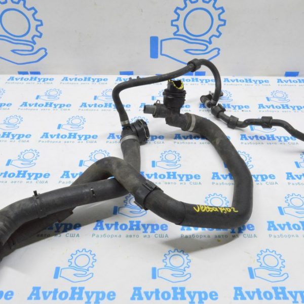 Патрубок охлаждения верхний - нижний VW Jetta 19- цельный (02) надлом 5QM-121-049-E