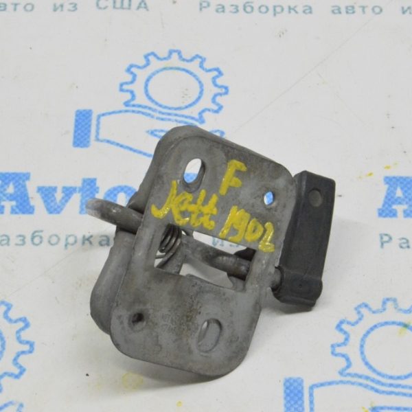 Крючок замка капота VW Jetta 19-24 (02) примят 17A823186