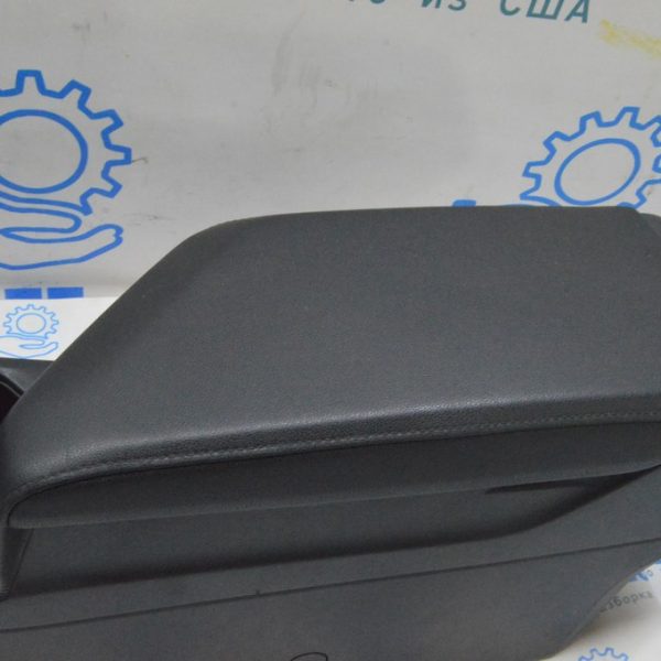 Подлокотник VW Jetta 19-21 кожа черн, черная строчка 17A864207BHFR