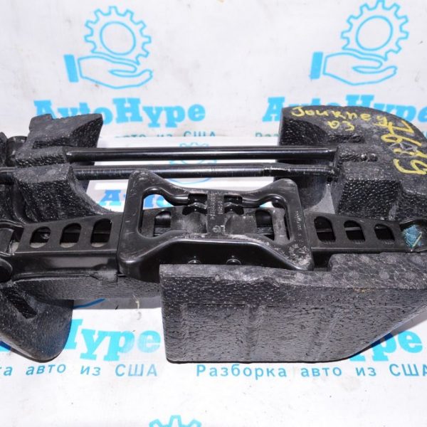 Набор инструмента (комплект) Dodge Journey 11- (03) 4766477AA