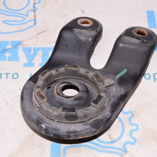 Лопух переднего подрамника прав Dodge Journey 11- 5151014AA