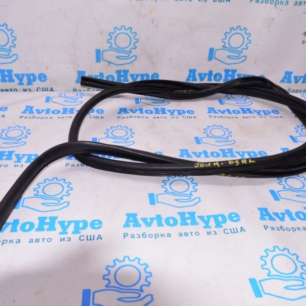 Уплотнитель дверного проема зад лев Dodge Journey 11- 5076861AG