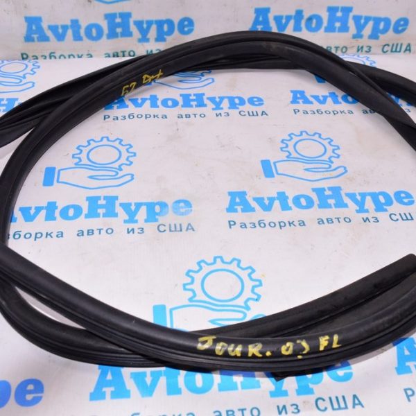 Уплотнитель дверного проема перед лев Dodge Journey 11- 5076863AG
