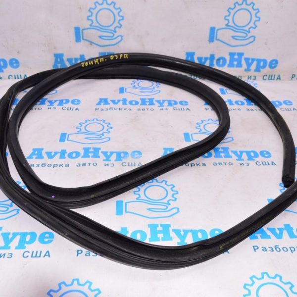 Уплотнитель дверного проема перед прав Dodge Journey 11- 5076862AG