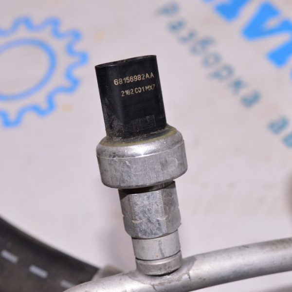 Датчик давления кондиционера Dodge Journey 11- 2.4 68156929AA