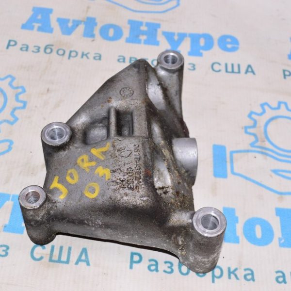 Кронштейн подушки двигателя передний прав Dodge Journey 11- 3.6 5184322AE